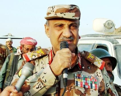 وزير الدفاع لدى زيارته التفقدية أمس